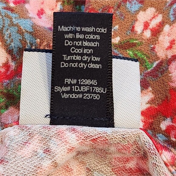 Daytrip‎ Floral Bodysuit  Size L  Pink Snap - Picture 15 of 15